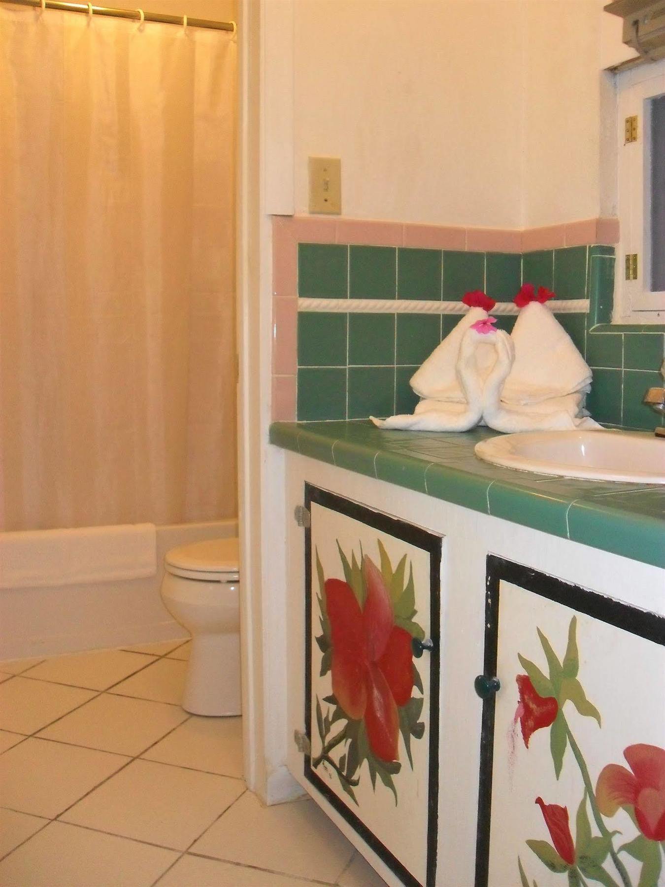 Pelican Beach Hotel Whitby المظهر الخارجي الصورة